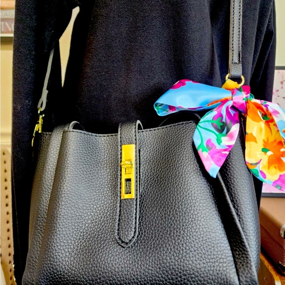 Black Crossbody Vegan Leather Purse - Picture 6 of 6